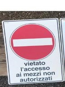 VIETATO L'ACCESSO AI MEZZI NON AUTORIZZA