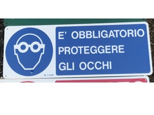OBBLIGATORIO PROTEGGERE OCCHI